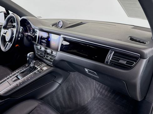 Used 2020 Porsche Macan image 28