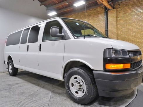 Used 2019 Chevrolet Express 3500 LS image 5