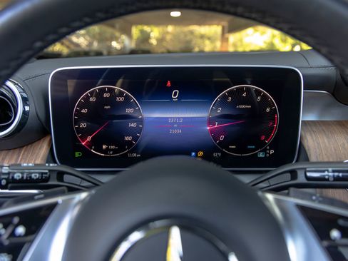 Used 2023 Mercedes-Benz GLC 300 4MATIC image 35