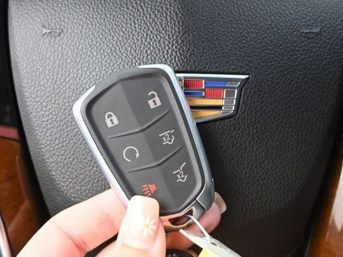 Used 2020 Cadillac Escalade Luxury w/ Escalade Sport Edition AWD/4WD image 36