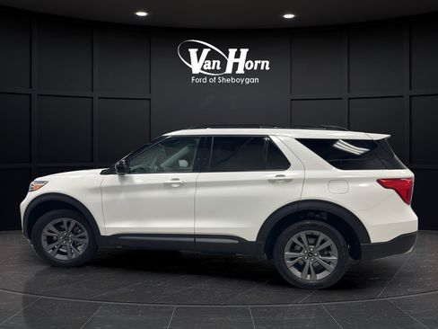 Used 2024 Ford Explorer XLT w/ Equipment Group 202A AWD/4WD image 4