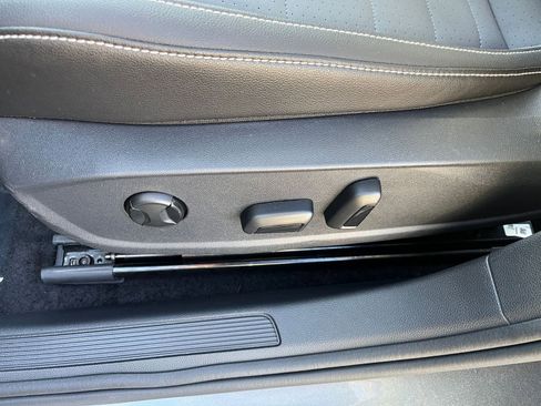 Used 2025 Volkswagen Jetta SE image 23