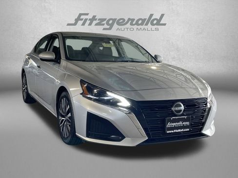 Used 2023 Nissan Altima 2.5 SV image 1