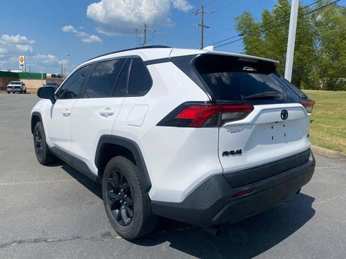 Used 2021 Toyota RAV4 LE FWD image 5
