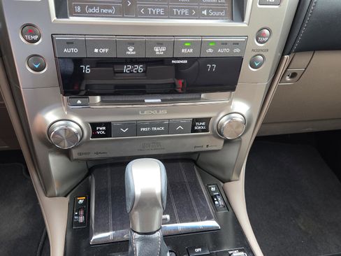 Used 2020 Lexus GX 460 Luxury w/ Off Road Package image 29