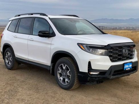 Used 2023 Honda Passport TrailSport image 2