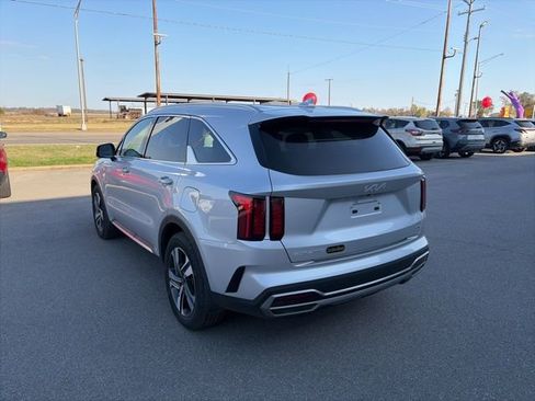 Used 2023 Kia Sorento EX image 4