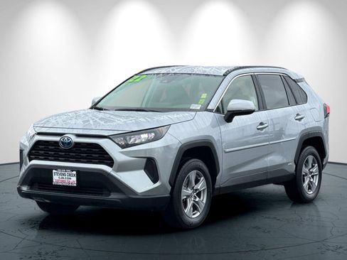Used 2022 Toyota RAV4 LE image 8