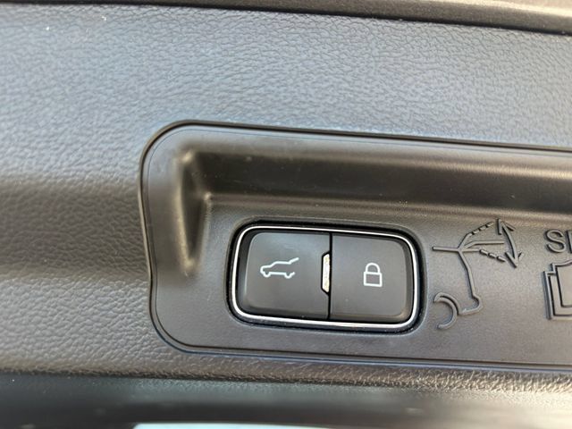 Used 2021 Ford Explorer XLT w/ Equipment Group 202A AWD/4WD image 18