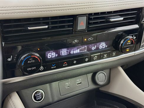 Used 2023 Nissan Rogue SL w/ SL Premium Package image 24