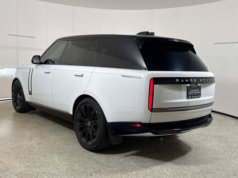 Used 2025 Land Rover Range Rover SE AWD/4WD image 3