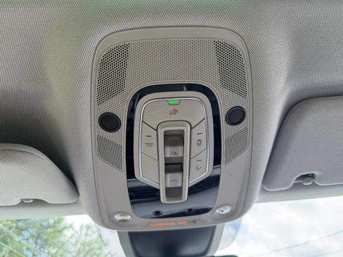 Used 2022 Audi e-tron Premium AWD/4WD image 26