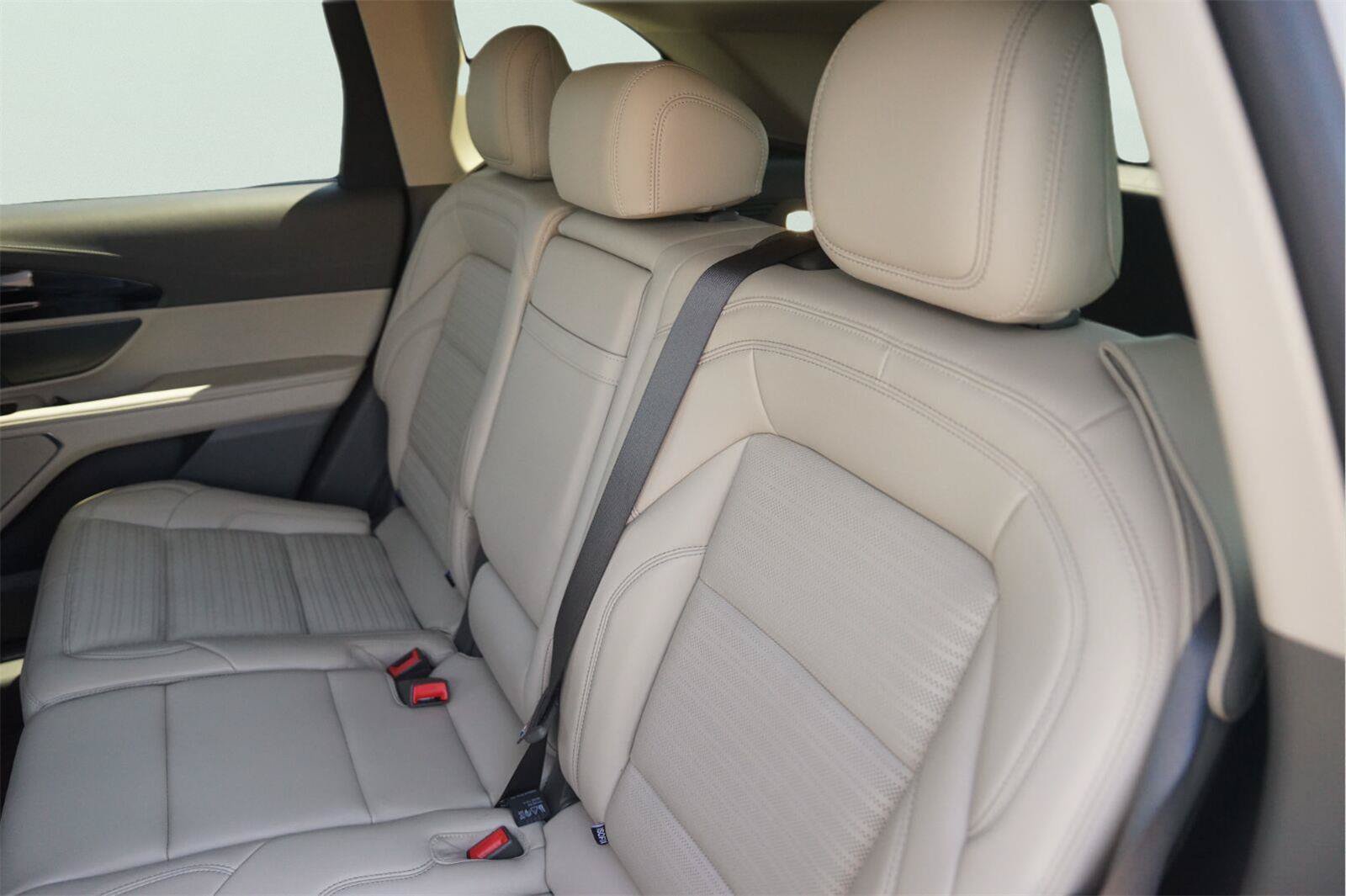 Used 2025 Lincoln Nautilus Reserve AWD/4WD image 14