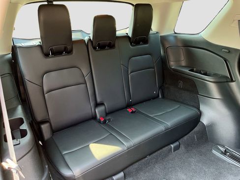 Used 2025 Nissan Pathfinder SL AWD/4WD image 33