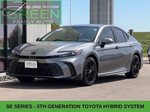 Used 2026 Toyota Camry SE FWD image 1