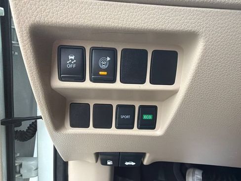 Used 2017 Nissan Rogue SV FWD image 25