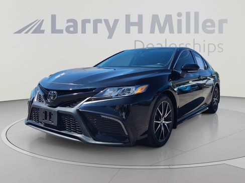 Used 2023 Toyota Camry SE FWD image 1