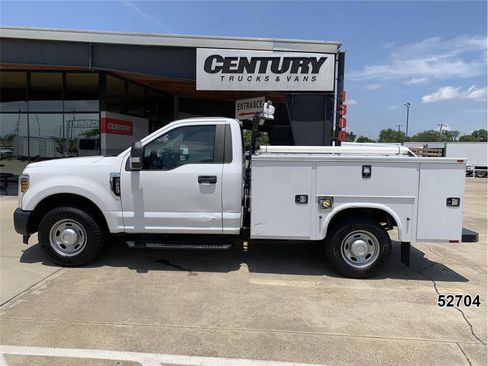 Used 2018 Ford F250 XL w/ Power Equipment Group RWD image 4
