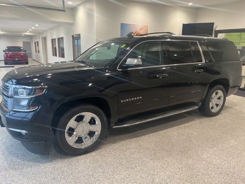 Used 2015 Chevrolet Suburban LTZ image 3