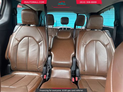 Used 2017 Chrysler Pacifica Limited FWD image 19