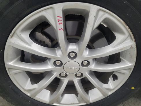 Used 2019 Jeep Cherokee Latitude w/ Popular Appearance Group image 31