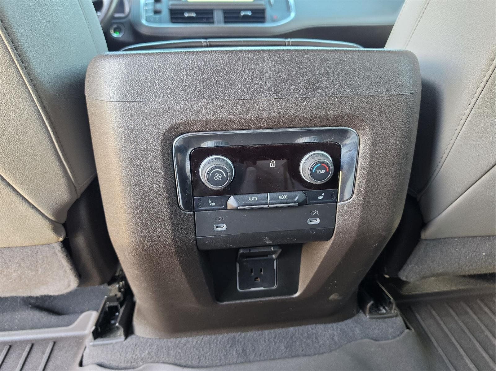 Used 2022 Chevrolet Tahoe Z71 w/ Luxury Package AWD/4WD image 21