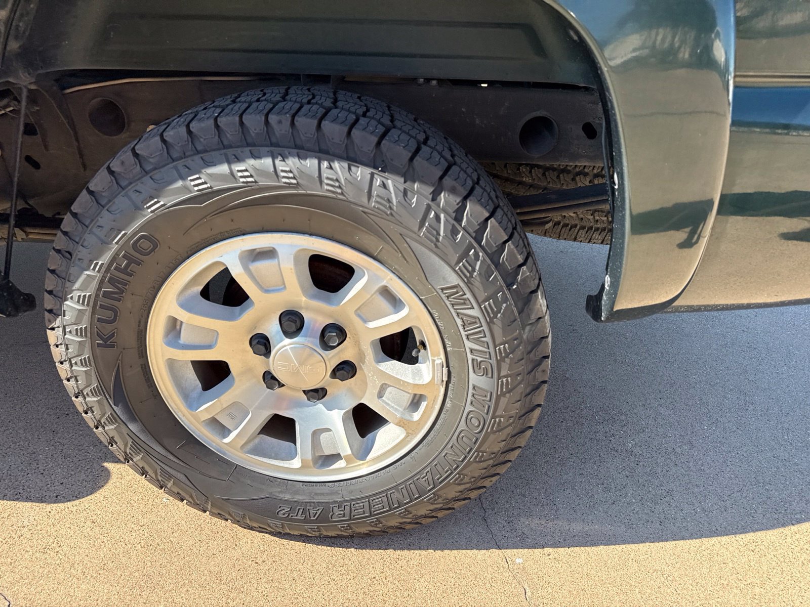 Used 2005 GMC Sierra 1500 SLE w/ Off-Road Package AWD/4WD image 11