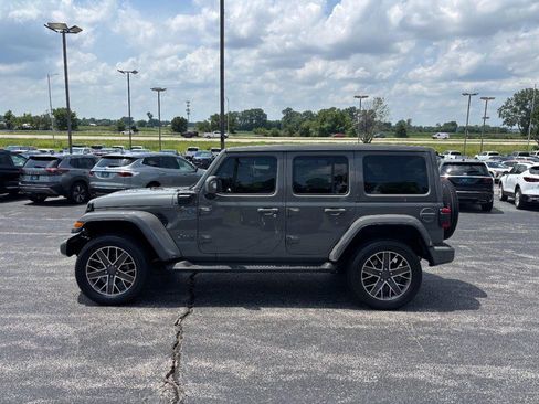 Used 2023 Jeep Wrangler Unlimited Sahara AWD/4WD image 2