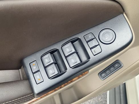 Used 2015 Chevrolet Suburban LTZ image 13