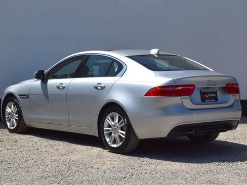 Used 2017 Jaguar XE Premium RWD image 2
