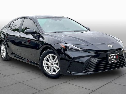 Used 2026 Toyota Camry LE w/ Convenience Package FWD image 3