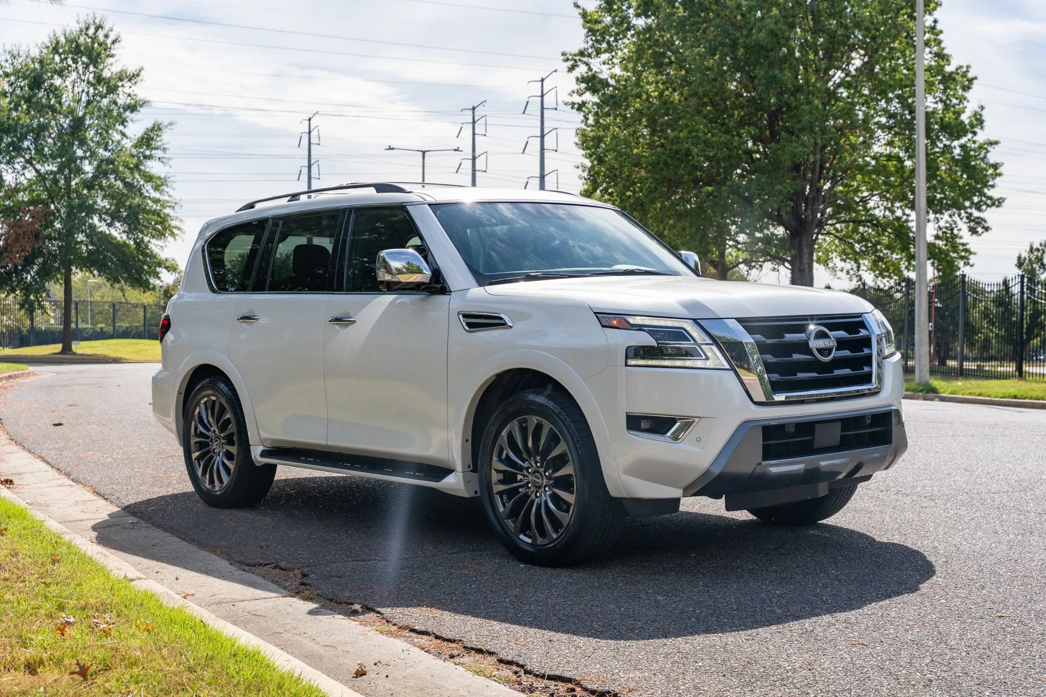 Used 2024 Nissan Armada Platinum w/ Captain's Chairs Package AWD/4WD image 5