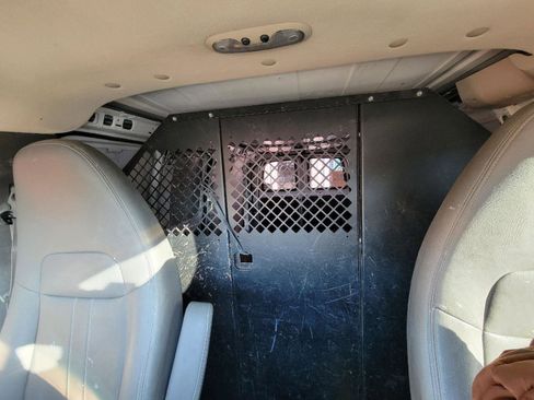 Used 2015 Chevrolet Express 2500 image 20