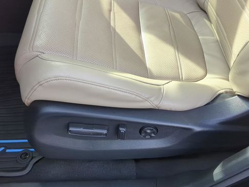 Used 2017 Honda CR-V Touring image 13