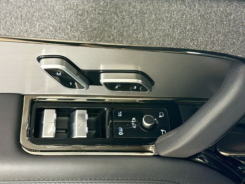 Used 2024 Land Rover Range Rover Sport SE image 21