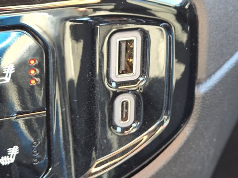 Used 2025 Chevrolet Silverado 1500 LT Trail Boss w/ Convenience Package II AWD/4WD image 9
