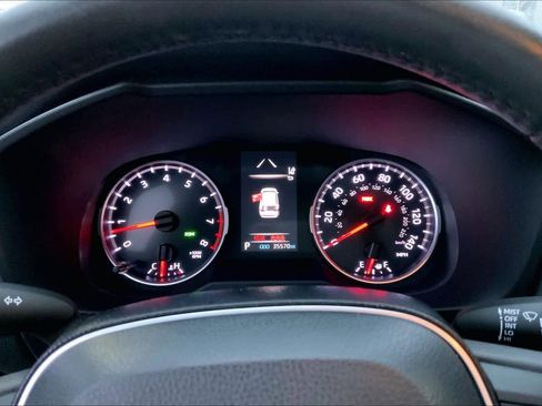 Used 2021 Toyota RAV4 XLE Premium image 25