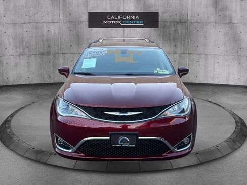 Used 2018 Chrysler Pacifica Touring-L Plus FWD image 2