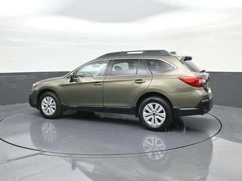 Used 2018 Subaru Outback 2.5i Premium AWD/4WD image 5
