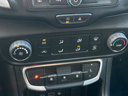 Used 2024 GMC Terrain SLE image 27