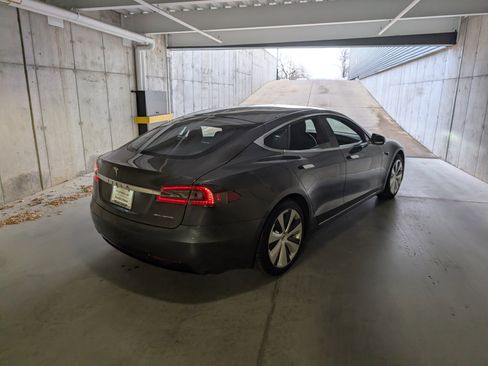 Used 2020 Tesla Model S Long Range Plus image 9