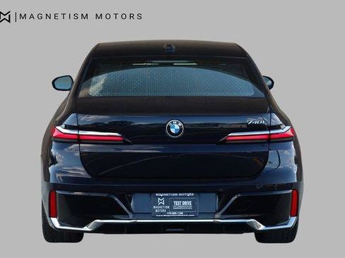 Used 2023 BMW 740i w/ Parking Assistance Package RWD image 6