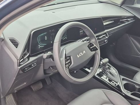 Used 2025 Kia Niro EX FWD image 10