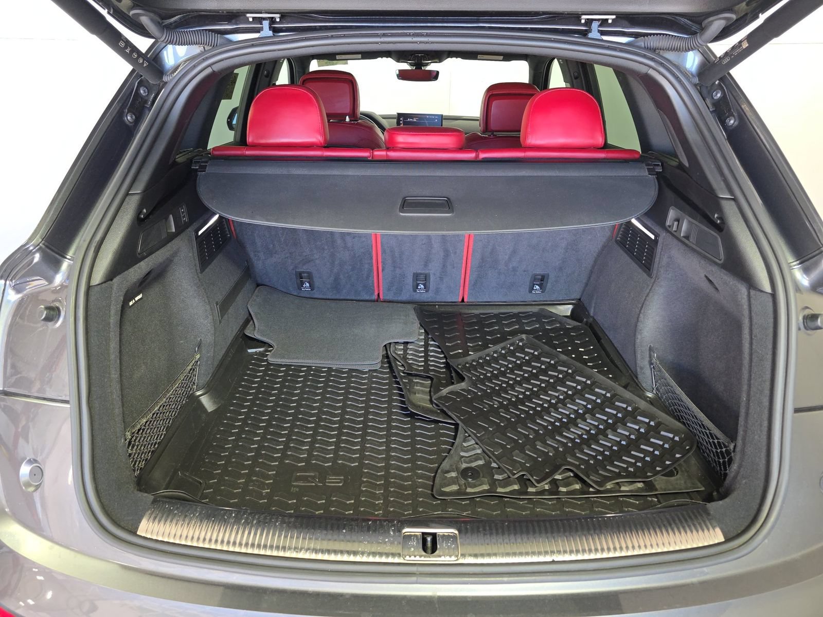 Used 2023 Audi SQ5 Prestige w/ Prestige Package AWD/4WD image 13