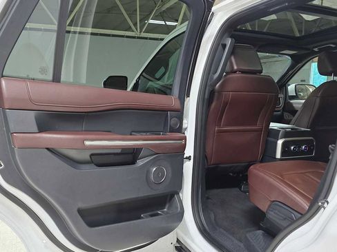 Used 2024 Ford Expedition Limited image 19