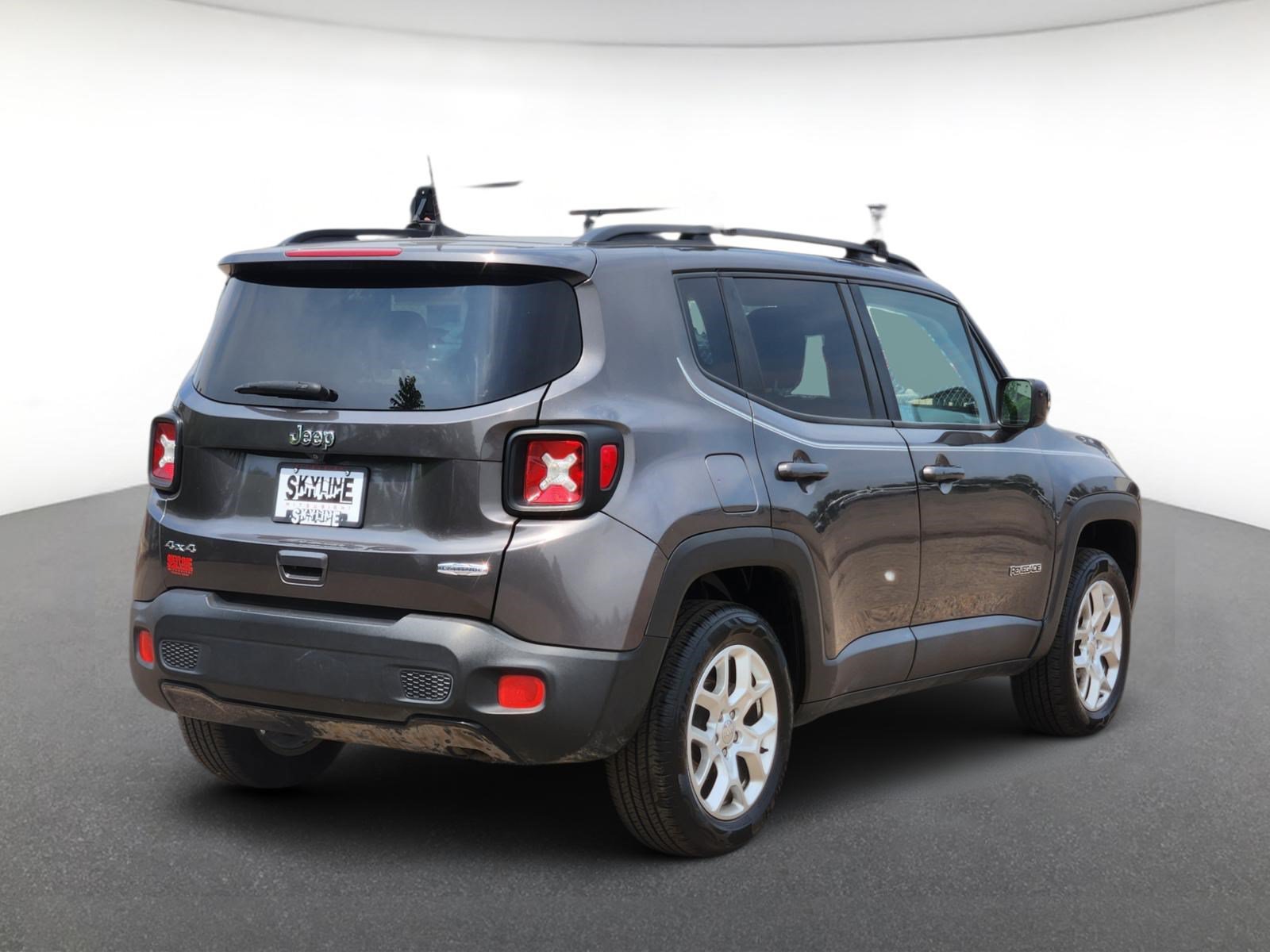 Used 2018 Jeep Renegade Latitude AWD/4WD image 3