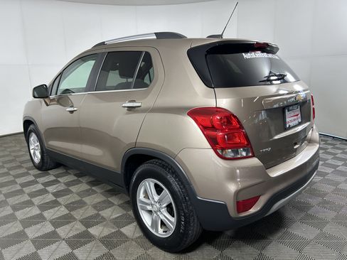 Used 2018 Chevrolet Trax LT w/ LT Convenience Package FWD image 3