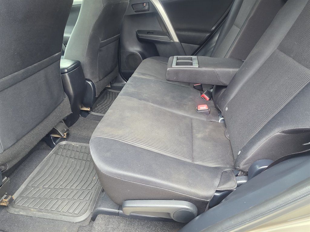 Used 2015 Toyota RAV4 LE FWD image 7
