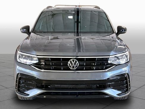Used 2023 Volkswagen Tiguan SE R-Line AWD/4WD image 3