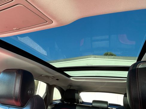 Used 2017 Jaguar F-PACE R-Sport image 25